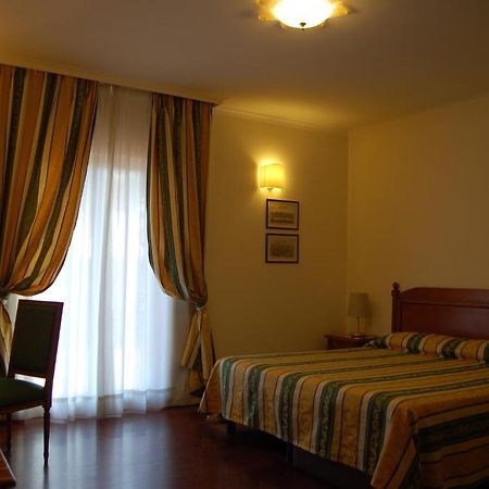 Clarice Hotel Castelnuovo Di Porto Exterior foto
